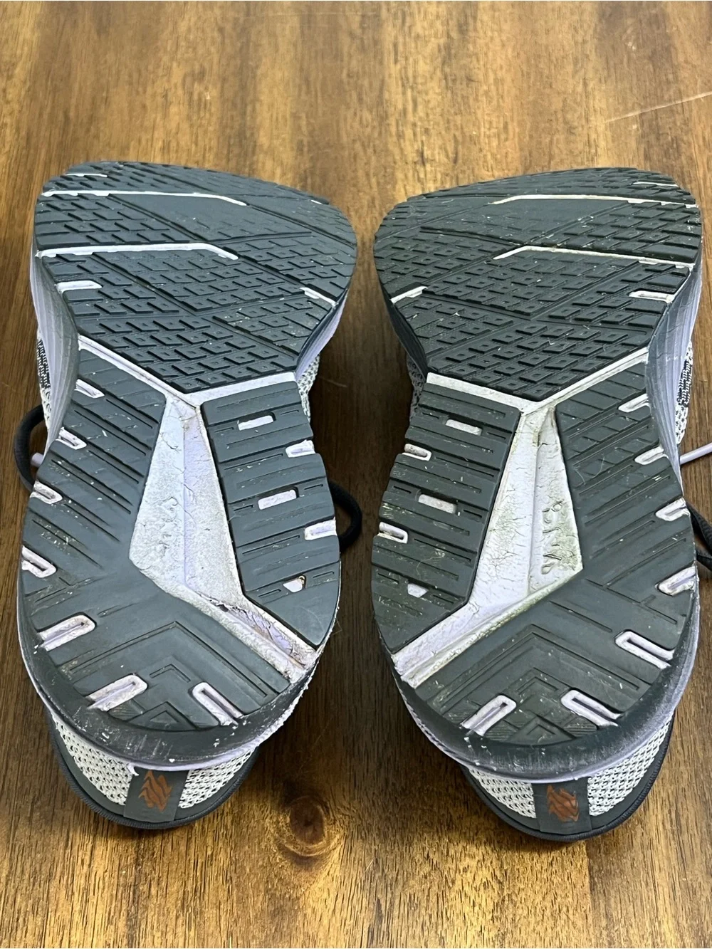 Brooks Revel 7 Womens Size 10 B Running Shoes in Gray & Lavender